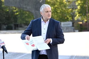V petek začetek referendumske kampanje