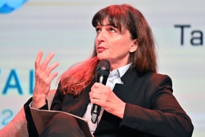 »Neodvisna« novinarka Suzana Kos všečka lutkarja Prebiliča