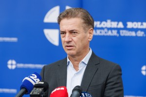 Golob: Ponovim še enkrat, božičnica bo