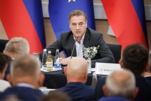 Božičnica bo znašala 639 evrov, možen zamik plačila