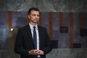 Gre Jani Prednik za tri leta v zapor ali se vrača v poslansko klop