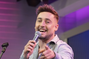 Rok Piletič tik pred operacijo napoveduje: pel bo za množico nosečnic!