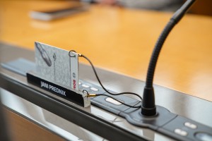 Uradno: Jani Prednik ni več poslanec, nasledila ga bo...