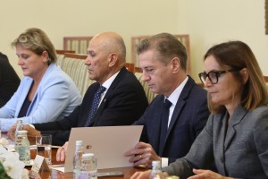 Ste videli, kako je Pirc Musar spravila v zadrego Janšo in Goloba (FOTO)