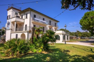 Vila Mussolini naprodaj: diktatorjeva rezidenca gre na dražbo