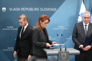 Golob sprejel odstopa Poklukarja in Katičeve (FOTO)