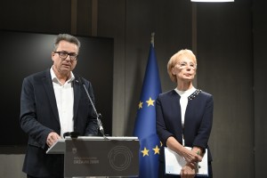 NSi in SDS z interpelacijo nad Luko Mesca