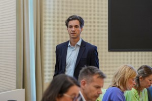 Mesec pravi, da se danes nima časa odzvati na interpelacijo