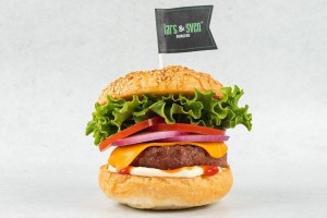 Nezaupnica za hamburgerje ali zakaj jedci ne objokujejo zaprtja Lars & Sven