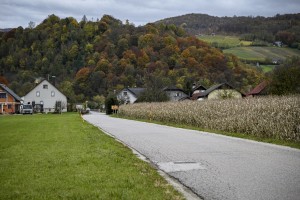 Rekonstrukcija ceste in izgradnja pločnika na odseku Križaj–Podbočje–Šutna
