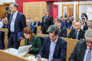 Golobova točka preloma: lahko vlada še zdrži do volitev?