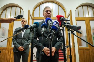 Golob je Janši vzel strelivo, predvideno za njegovo »politično smrt«