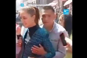 Aretiran pijanec, ki je otipaval mehiško predsednico (VIDEO)