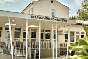 V Kočevju Roma napadla dijaka, enemu zbili zob