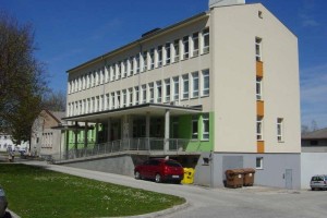 Roma naj bi pred ZD Kočevje pretepla dijaka