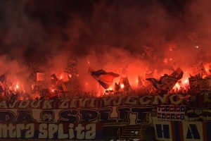 Navijači Hajduka naj bi šikanirali Srbe v Splitu