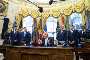 trump ovalna pisarna.jpg