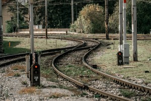 tiri zelezniska proga.jpg