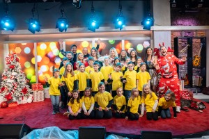 Foto: Aktualovci, Ines Erbus in otroci OŠ Besnica prižgali prazničke lučke