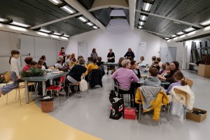 Prihajajoči adventni čas v dvorani brežiške knjižnice