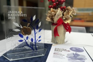 Univerza v Novem mestu je prejela nagrado Jabolko kakovosti