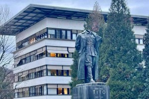 kip tito obglavljen.jpg