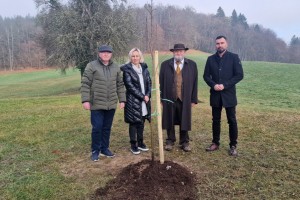 Na Lanšprežu, za edino čebelarsko kapelo v Evropi, posadili tri lipe