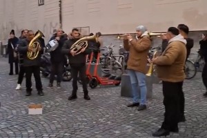 trubaci presernov trg.jpg