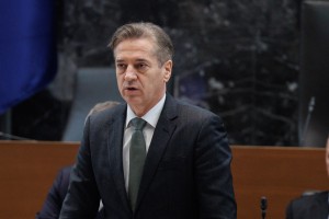 SKLOP1 PRVA roberz golob dz Nebojsa Tejic STA.jpg