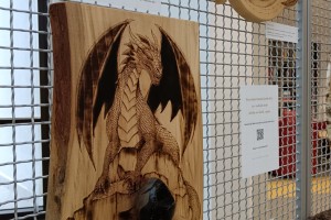 »Ples ognja na lesu« – gostujoča razstava Karmen Petan v Knjižnici Brežice