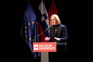 PERISKOP mojca setinc pasek Robert Balen.jpg