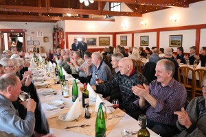 SPOMINI, KLEPET, DOBRA VOLJA na srečanju, ki povezuje generacije