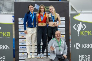 Neja Mantelj in Lara Balažič dvoranski prvakinji za mladinke