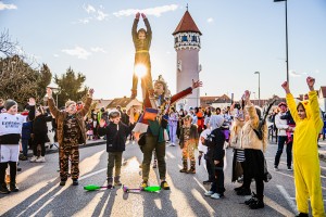 Pisana pustna povorka znova združila generacije v Brežicah