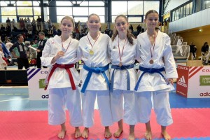 Mladi mirnopeški karateisti zablesteli na državnem pokalnem tekmovanju v Idriji