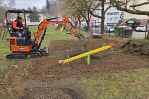 Prenova otroških igrišč za večjo varnost