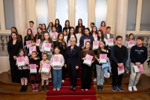 Belokranjski učenci v Predsedniški palači opomnili na temeljne vrednote