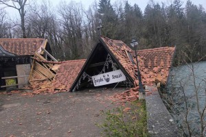 preddvor veter streha.jpg