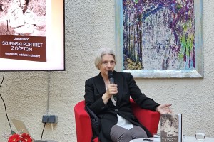 V novomeški knjižnici predstavili knjigo Skupinski portret z očetom Jasne