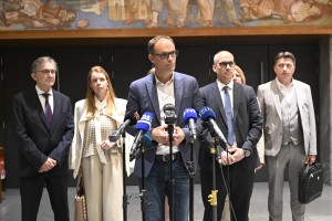 logar demokrati.jpg
