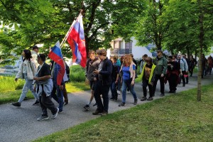 Pohod "Novo mesto v žici" pospremljen z odkritjem nove učne table na Drski