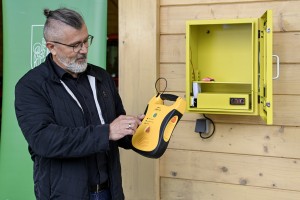 V Kostanjku bogatejši za nov defibrilator