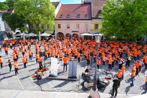 Novo mesto se je za en dan odelo v oranžno
