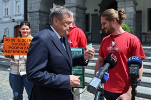 zoran janković, predaja urbane, iniciativa štepanjsko naselje.jpg