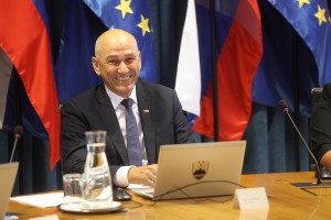 UV-janez jansa-pl.jpg