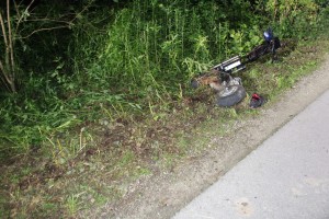 V Bršljinu huje poškodovan voznik skiroja, pri Šentjerneju ukradli gorivo