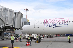 PER-wizz air-bobo.jpg