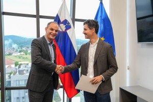 logar mesec.jpg