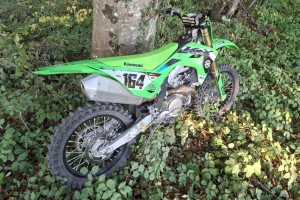 Metliški policisti našli ukraden kros motor in ga vrnili oškodovancu