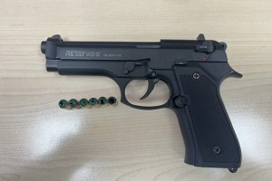 Po prijavah streljanja policisti zasegli dve pištoli
